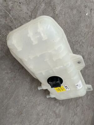 Repuestos originales para camiones sino, tanque de expansión WG9719530260